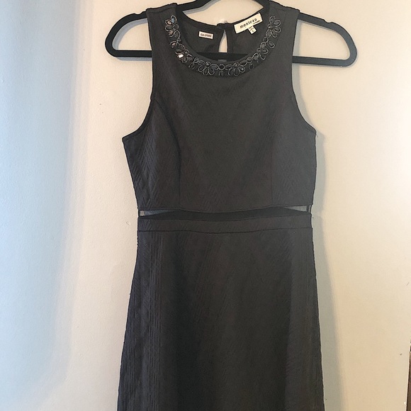 Black dress with beaded collar - Picture 1 of 3